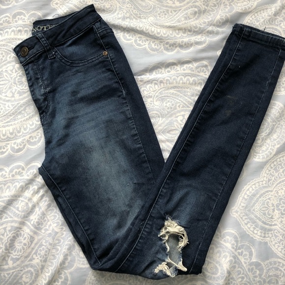 🦋HIGH WAISTED DARK SKINNY JEANS WITH SLIGHT RIP🦋 - Picture 1 of 3